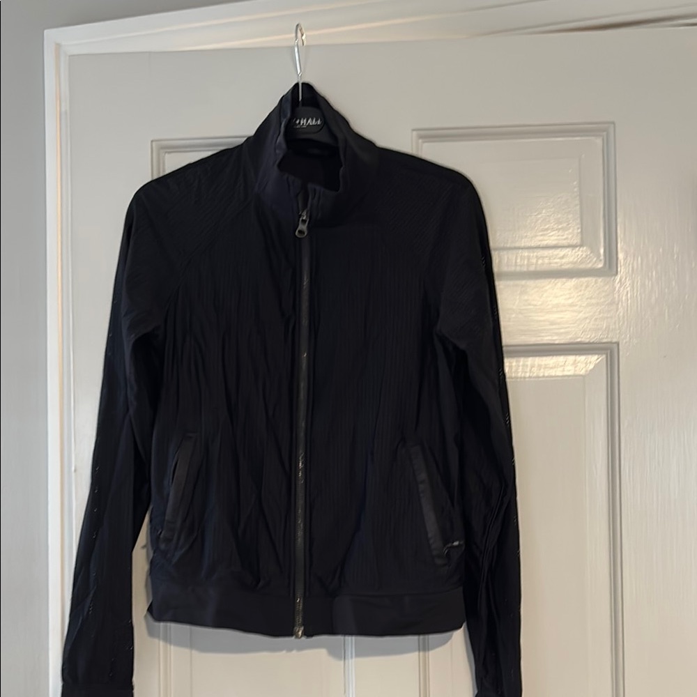 Lululemon vented/ mesh running jacket. Pockets and thumb holes. Size 8. Black